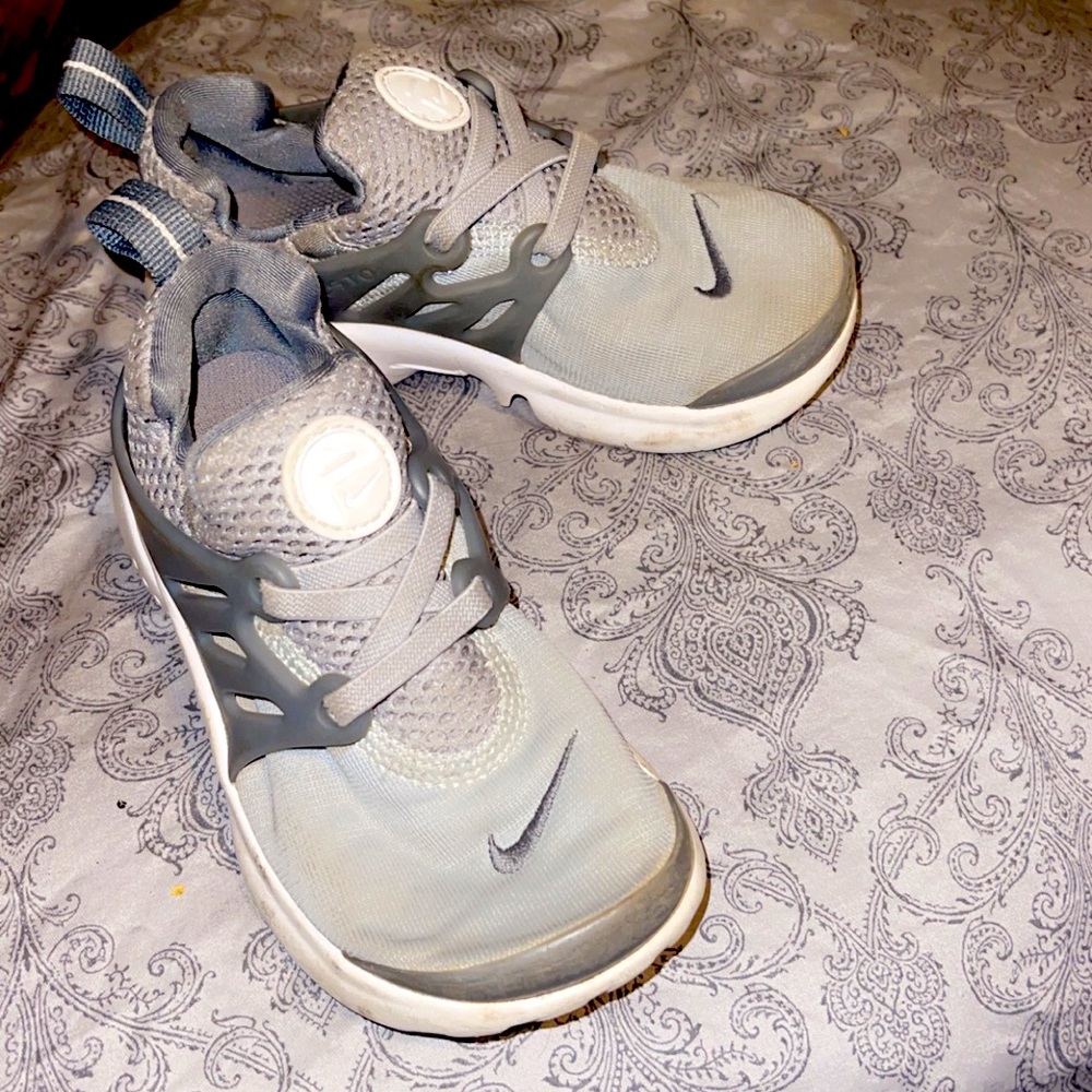 Kids Nike tennis shoes